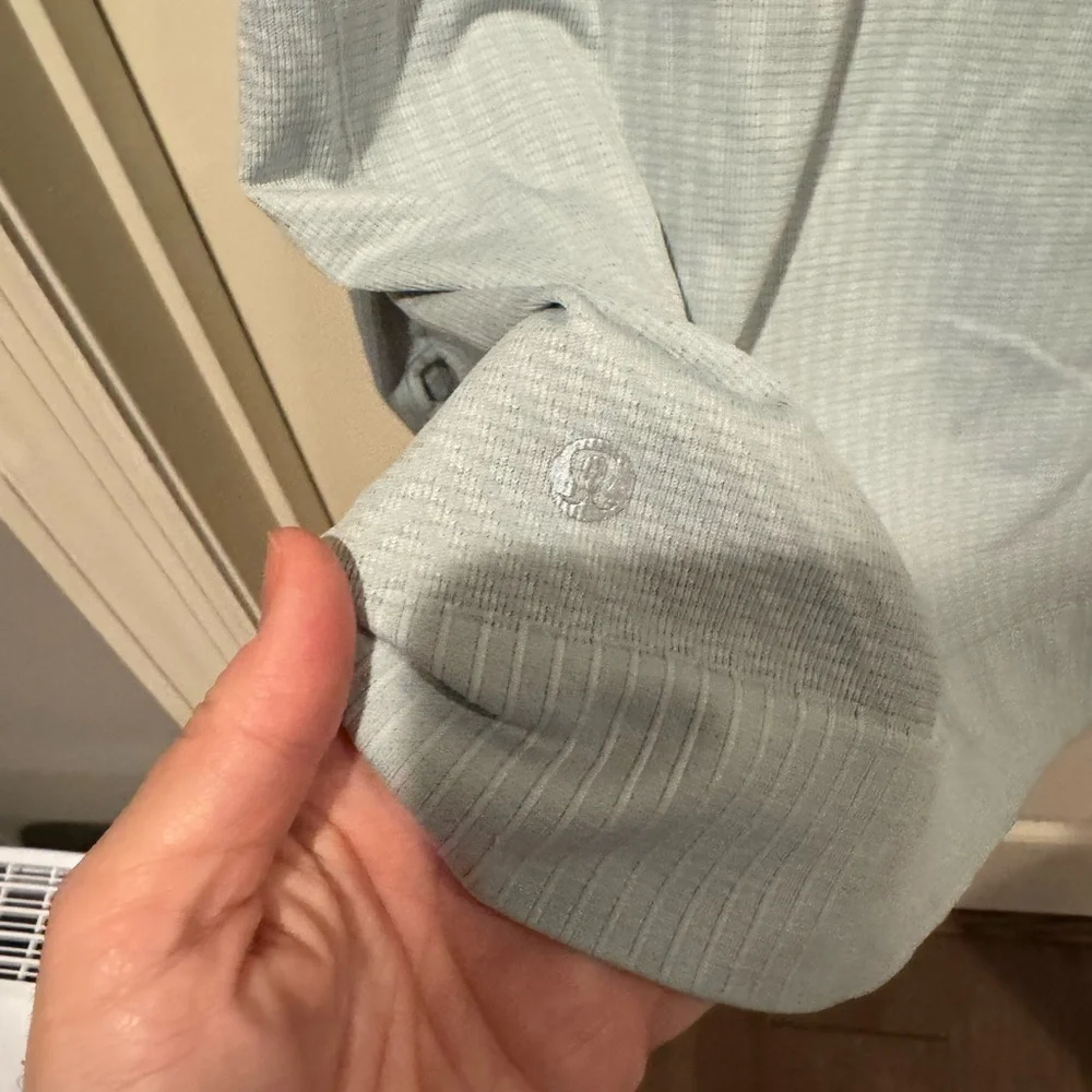 Lululemon Geo top in light blue- see details